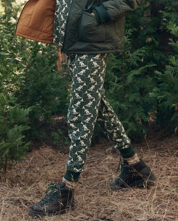 THE-GREAT-LOOK-5-THE-SLOPE-HENLEY-SPRUCE-THE-UNION-LONG-JOHN-SPRUCE-THE-REVERSIBLE-LOGGER-PUFFER-PINE-AMBER-08861_720x.webp