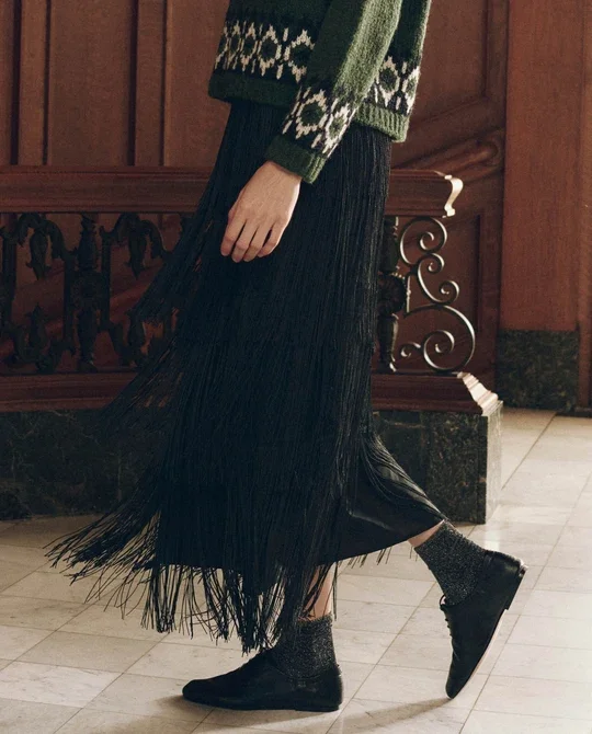 THE-GREAT-LOOK4-THE-ARCTIC-FAIRISLE-PULLOVER-WINTER-PINE-THE-FRINGE-SKIRT-BLACK-THE-WRAP-SCARF-GOLD-SHIMMER-THE-BANDANA-SLIDER-SHINY-GOLD-20091_540x.webp
