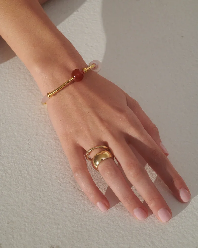 lady-grey-halo-ring-gold-3.webp (Copy)