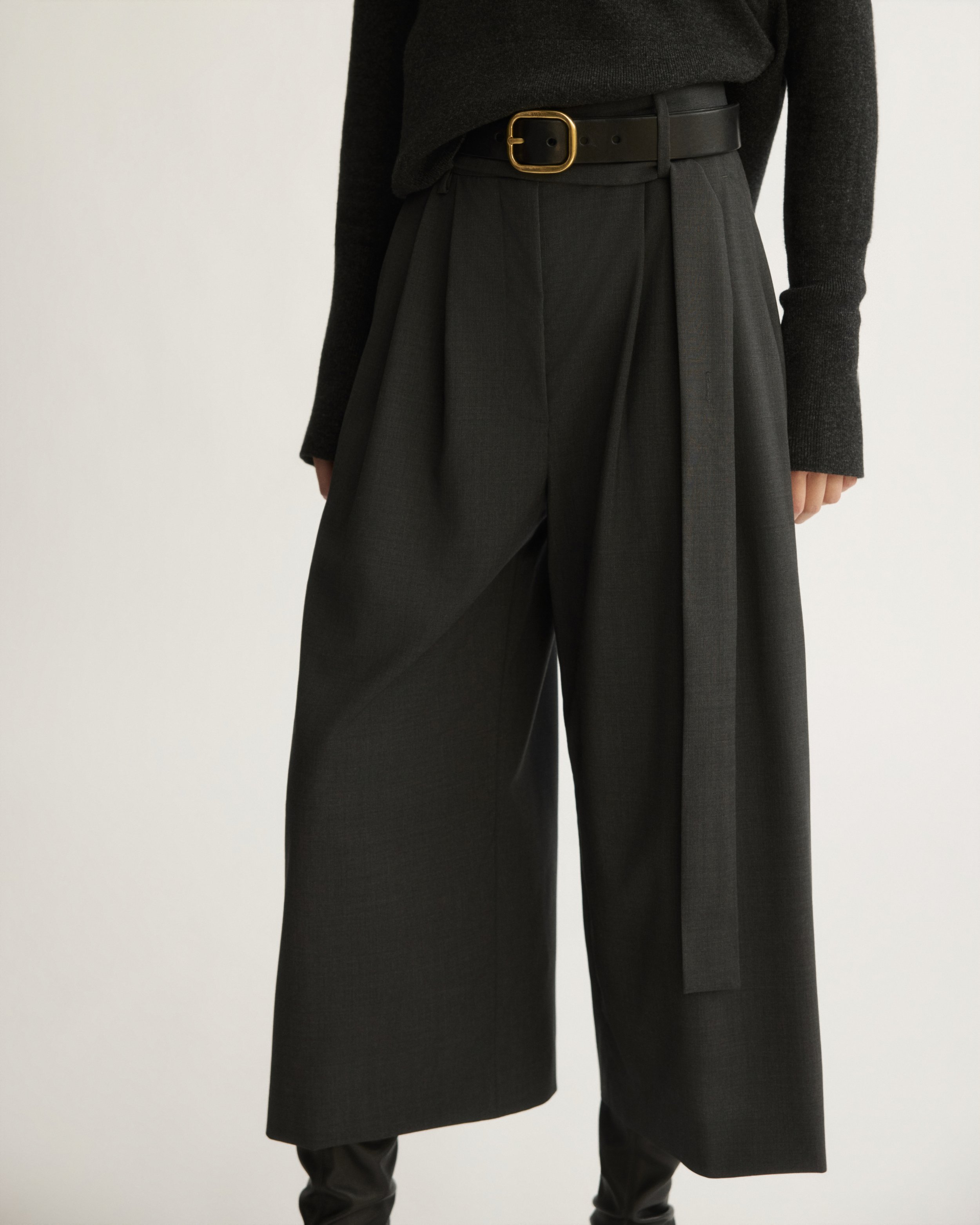 3015_Reeve_Charcoal-1.jpg