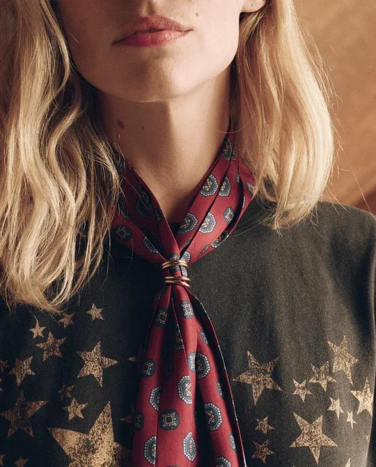 SCARF-5-THE-PLEATED-SCARF-MEDALLION-TIE-PRINT_2672-cropped_1_540x.webp