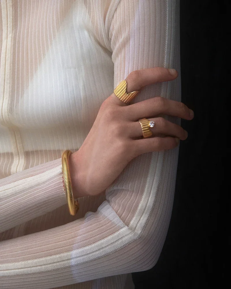 lady-grey-ouro-bracelet-gold_5ef52161-5a5d-4e51-810c-ada632ff6f4a.webp (Copy)
