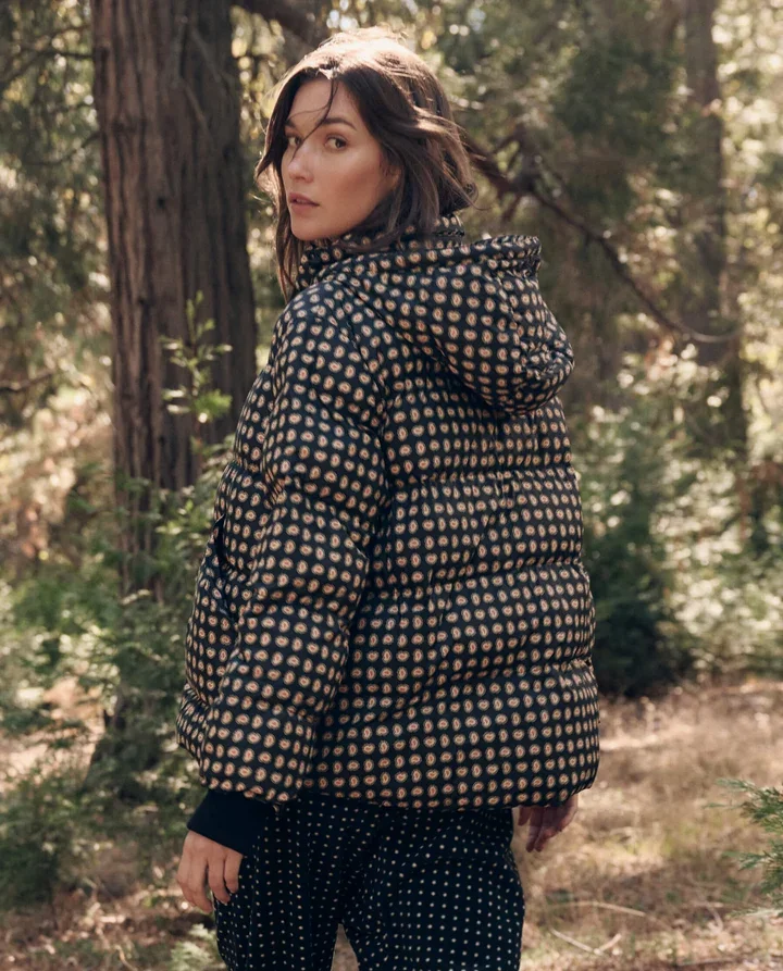 THE-GREAT-LOOK-16-THE-POLAR-PUFFER-BLACK-PAISLEY-THE-CAMPFIRE-PULLOVER-BLACK-DOT-0579_720x.webp