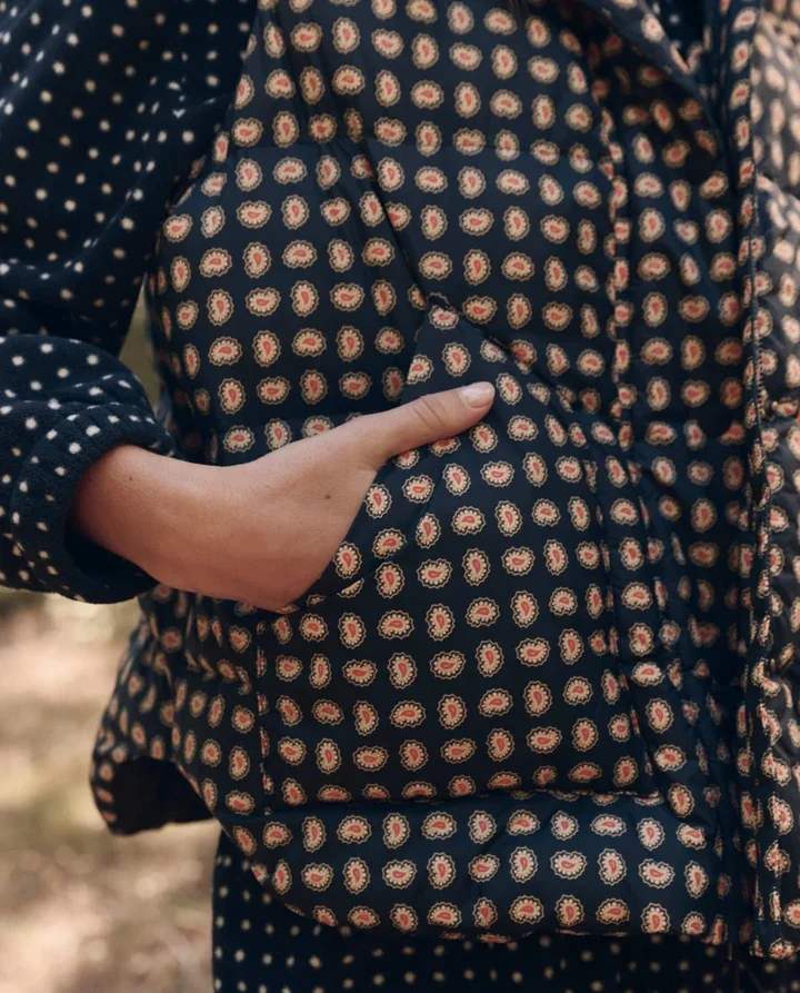 THE-GREAT-LOOK-17-THE-CAMPFIRE-HOODIE-BLACK-DOT-THE-CAMPFIRE-SWEATPANT-BLACK-DOT-THE-POLAR-VEST-BLACK-PAISLEY-0616_720x.webp