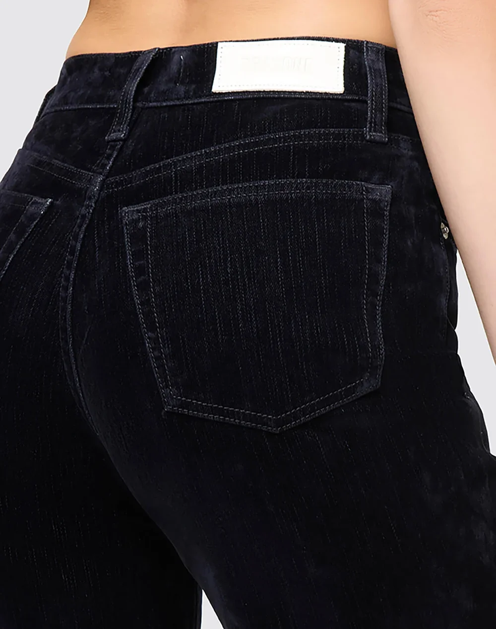 598-03WHRWLCP_NAVY_FLOCKED_Detail_3_1263.webp
