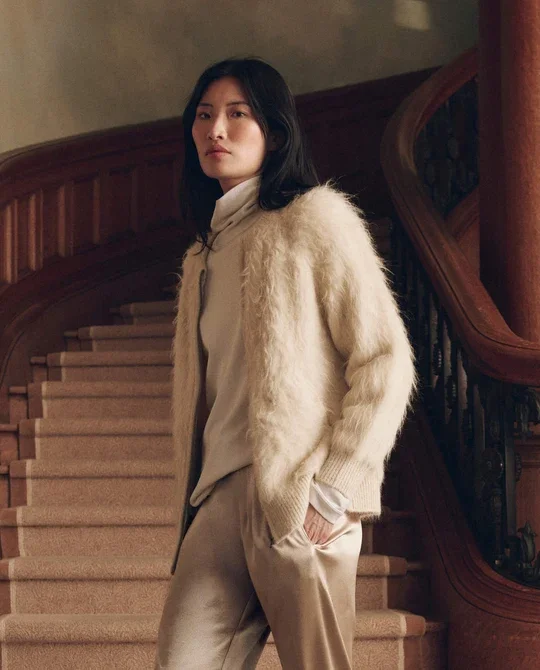 THE-GREAT-LOOK28-THE-FUZZY-BOMBER-SWEATER-CREAM-THE-BOXY-CREW-WITH-BOXY-CREW-WITH-TWINKLING-STARS-GRAPHIC-WASHED-THE-TAILORED-PULL-ON-PANT-GOLD-SHIMMER-THE-LONG-GLOVE-HEATHER-OAT-3682_540x.webp (Copy)