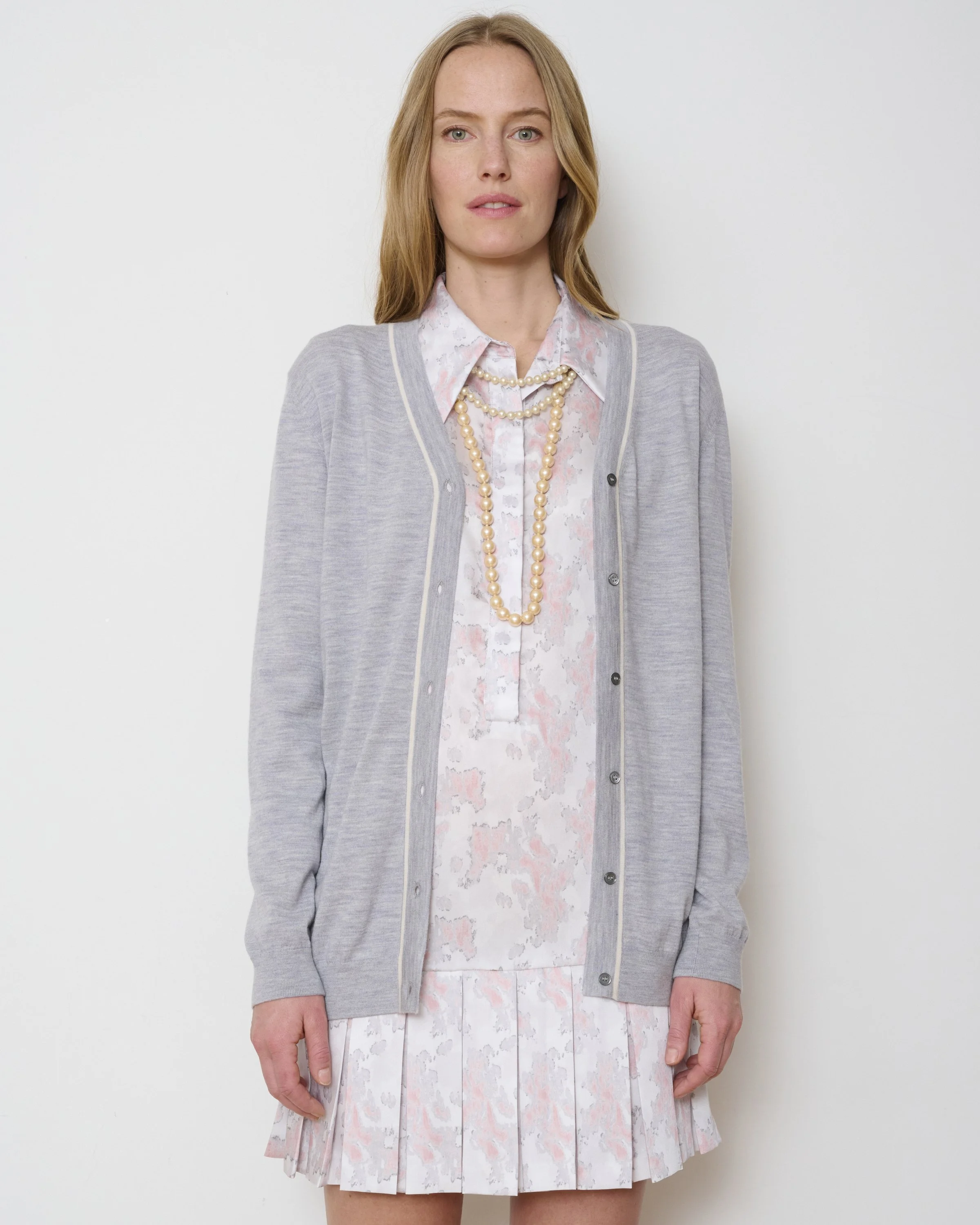 RSW062-THE-CHARLESTON-CARDIGAN-050_LIGHT-GREY_LIFESTYLE-2.jpg