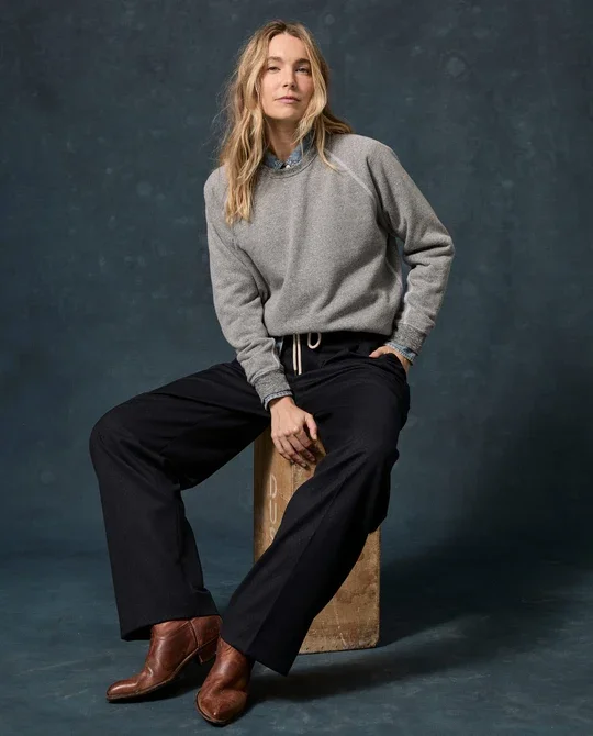 THE-GREAT-LOOK-5-THE-FLEECE-ROOKIE-SWEATSHIRT-DARK-HEATHER-GREY-THE-HOWDY-TOP-OLDHAM-WASH-THE-FLEECE-STADIUM-SWEATPANT-WASHED-WHITE-THE-MENSWEAR-TROUSER-PANT-NAVY-JACQUARD-00824_540x.webp (Copy)
