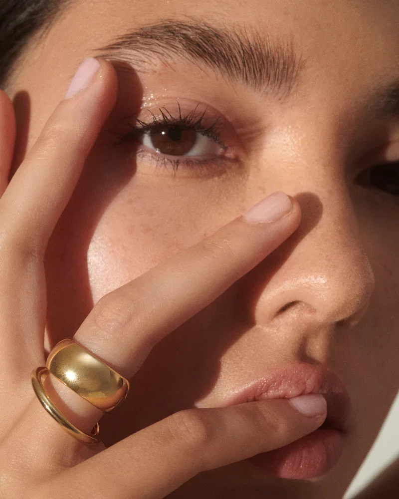 lady-grey-halo-ring-gold-2.webp (Copy)