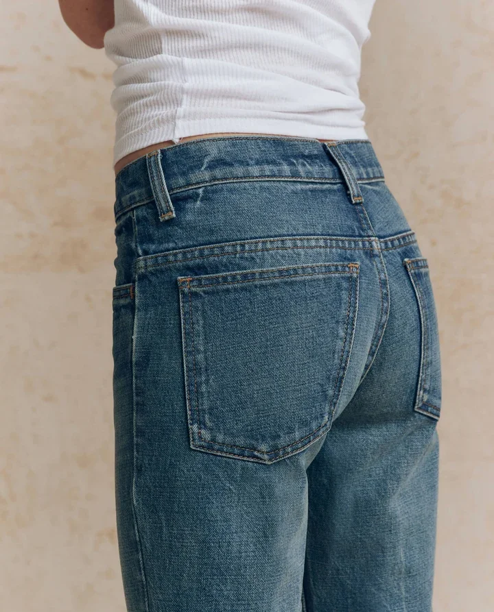 THE-GREAT-LOOK-22-THE-CLARK-MID-RISE-STRAIGHT-JEAN-FAIRFIELD-WASH-WITH-BLEACH-CREASE-2317_720x.webp (Copy)