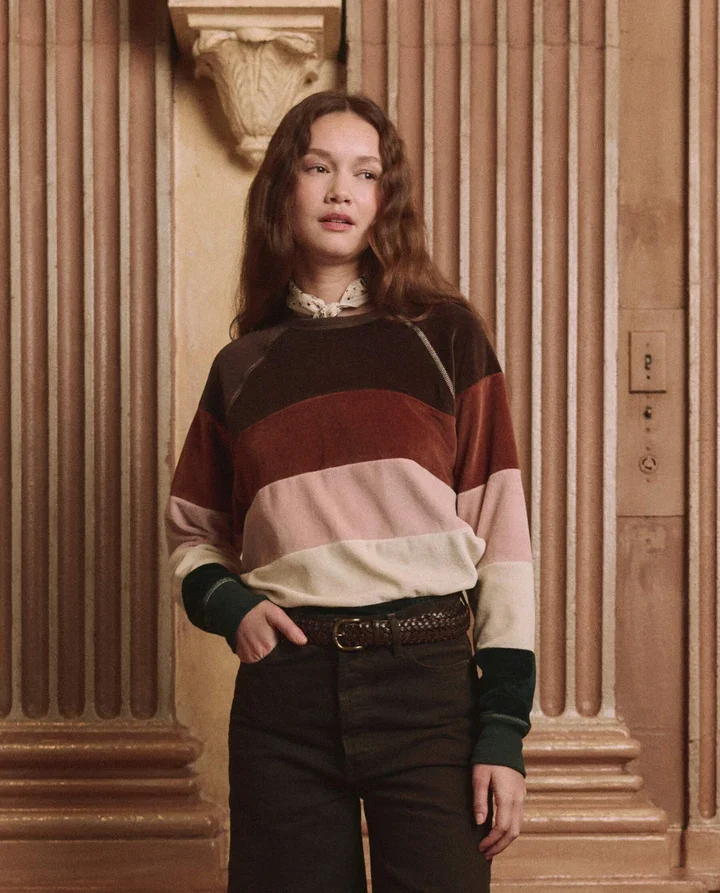 THE-GREAT-LOOK-25-THE-PIECED-STRIPE-VELOUR-COLLEGE-SWEATSHIRT-RAAVINE-STRIPE-THE-FORD-JEAN-TARNISHED-BROWN-02030_720x.webp