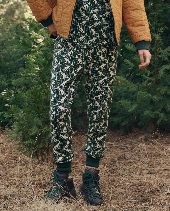 THE-GREAT-LOOK-6-THE-SLOPE-HENLEY-SPRUCE-THE-UNION-LONG-JOHN-SPRUCE-THE-REVERSIBLE-LOGGER-PUFFER-PINE-AMBER-REVERSED-0997_1_720x.webp