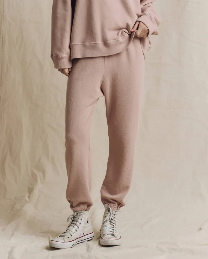 THE-GREAT-LOOK-1-THE-SLOUCH-SWEATSHIRT-BALLET-PINK-THE-STADIUM-SWEATPANT-BALLET-PINK-00161_720x.webp