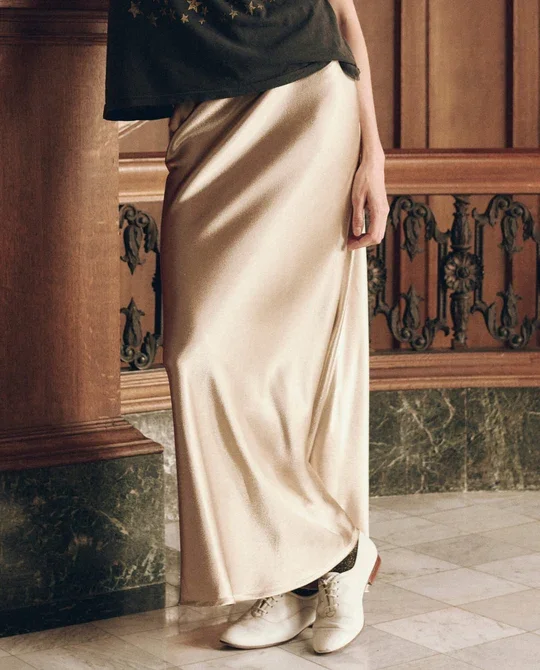 THE-GREAT-LOOK-34-THE-BOXY-CREW-WITH-TWINKLING-STARS-GRAPHIC-WASHED-BLACK-THE-ELASTIC-BIAS-SKIRT-GOLD-SHIMMER-THE-WRAP-SCARF-MEDALLION-TIE-PRINT-91_540x.webp (Copy)