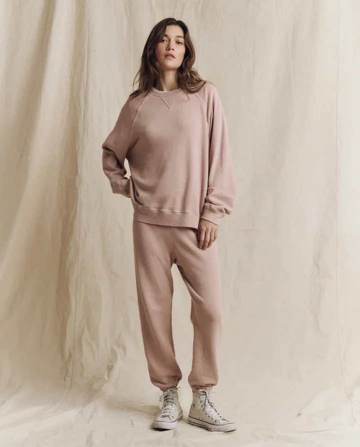 THE-GREAT-LOOK-1-THE-SLOUCH-SWEATSHIRT-BALLET-PINK-THE-STADIUM-SWEATPANT-BALLET-PINK-0013_43edccdc-b011-4d24-b767-e9231609baf6_720x.webp