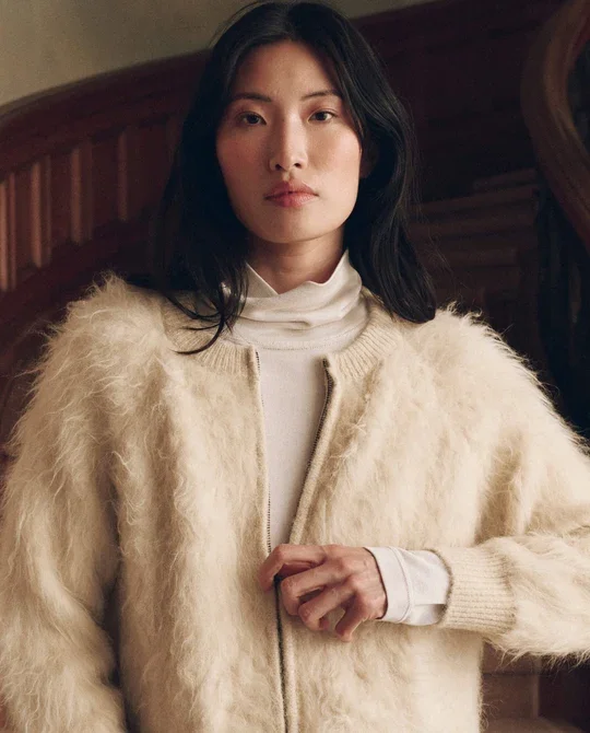 THE-GREAT-LOOK28-THE-FUZZY-BOMBER-SWEATER-CREAM-THE-BOXY-CREW-WITH-BOXY-CREW-WITH-TWINKLING-STARS-GRAPHIC-WASHED-THE-TAILORED-PULL-ON-PANT-GOLD-SHIMMER-THE-LONG-GLOVE-HEATHER-OAT-3675_540x.webp (Copy)