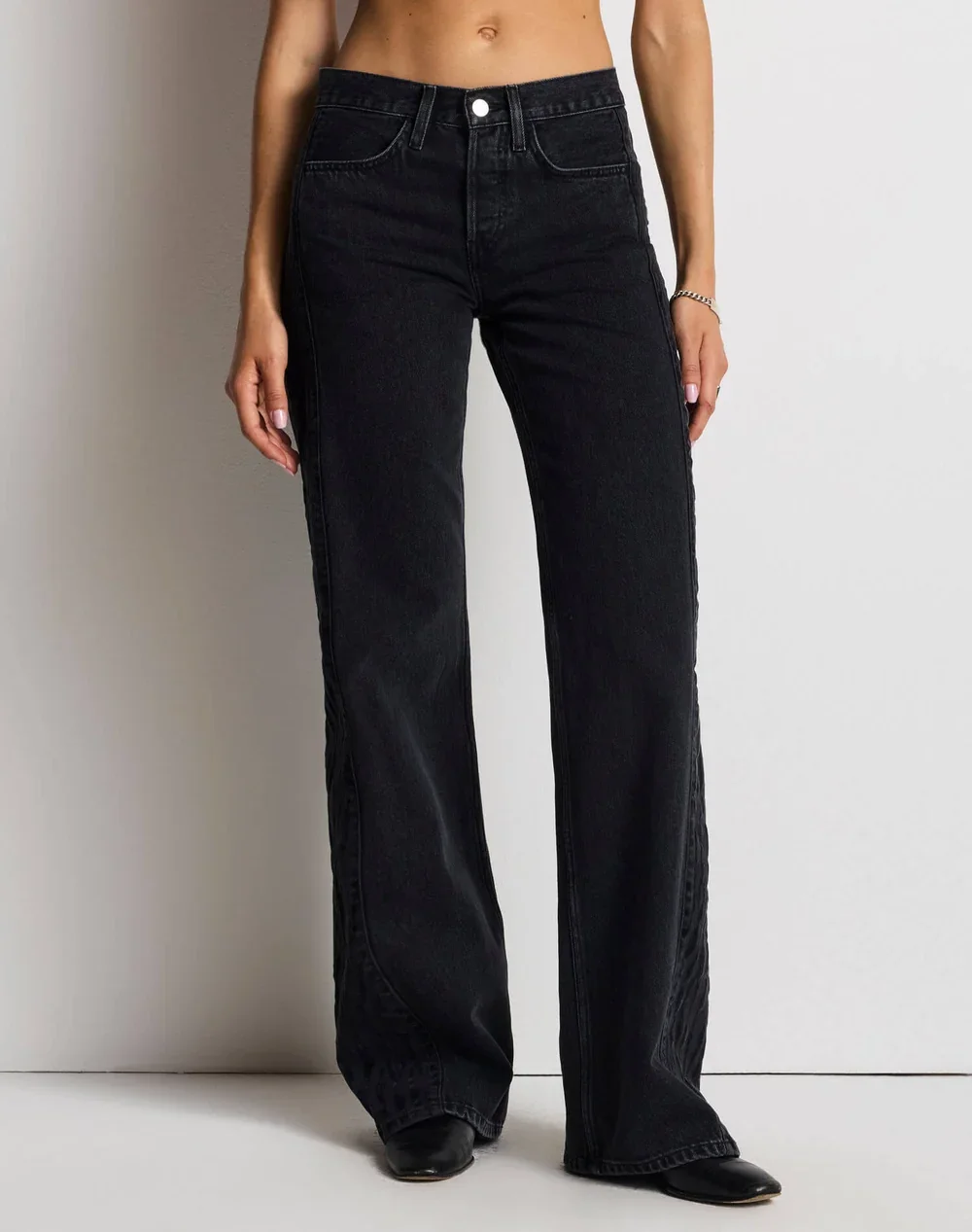 155-03WMRWDZB_BACK_TRACK__01_Front_Crop_3568.webp