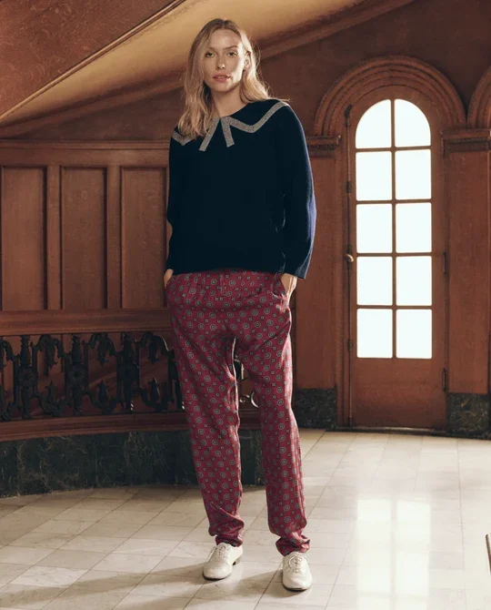 LOOK25-THE-BOW-SWEATER-NAVY-THE-TAILORED-PULL-ON-PANT-MEDALLION-TIE-PRINT_1642-cropped_1_540x.webp