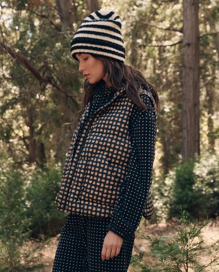 THE-GREAT-LOOK-17-THE-CAMPFIRE-HOODIE-BLACK-DOT-THE-CAMPFIRE-SWEATPANT-BLACK-DOT-THE-POLAR-VEST-BLACK-PAISLEY-0645_720x.webp