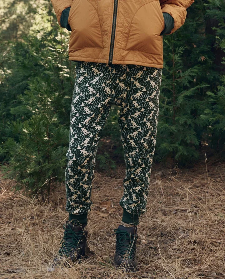 THE-GREAT-LOOK-6-THE-SLOPE-HENLEY-SPRUCE-THE-UNION-LONG-JOHN-SPRUCE-THE-REVERSIBLE-LOGGER-PUFFER-PINE-AMBER-REVERSED-0926_2_720x.webp
