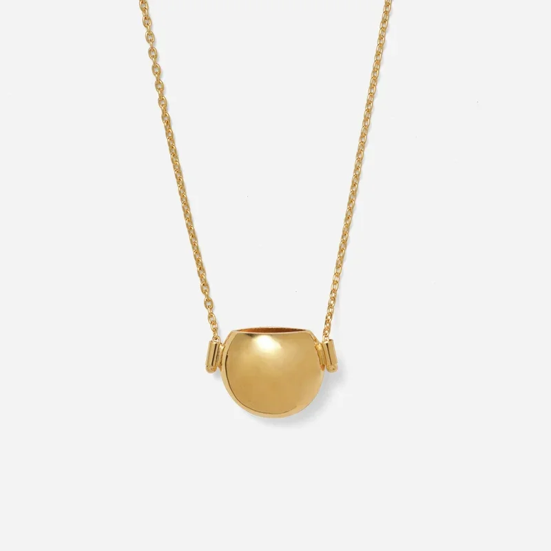 LADYGREYRELICNECKLACEGOLD.webp (Copy)