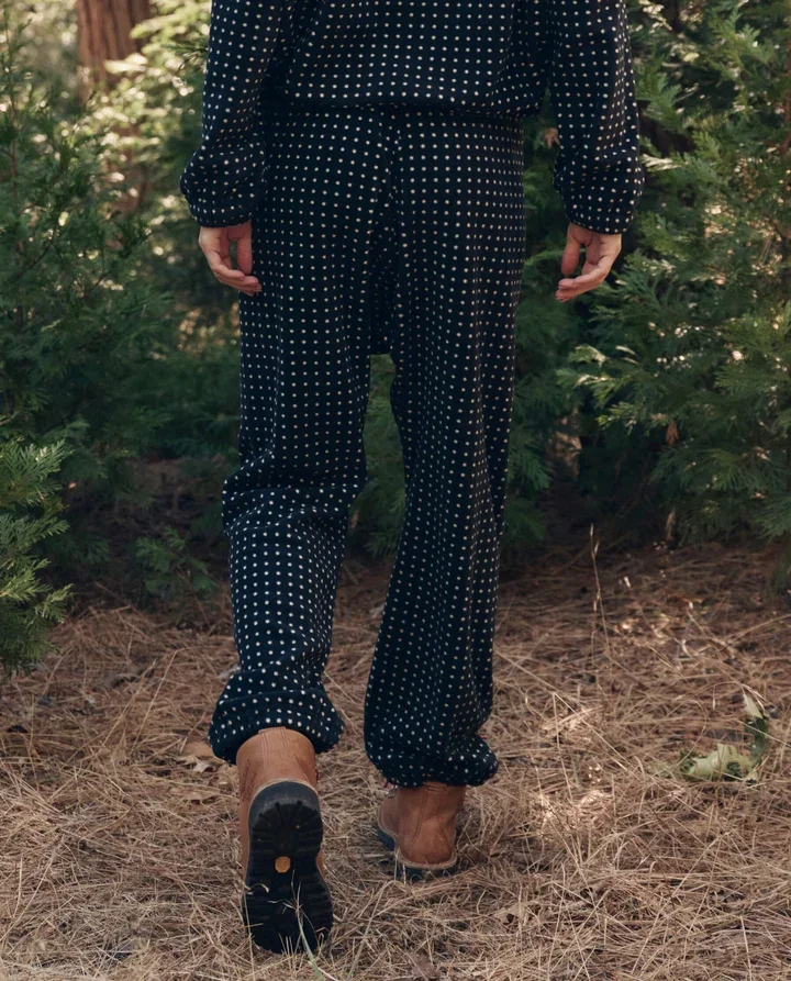 THE-GREAT-LOOK-14-THE-CAMPFIRE-HOODIE-BLACK-DOT-THE-CAMPFIRE-SWEATPANT-BLACK-DOT-0432_1_720x.webp