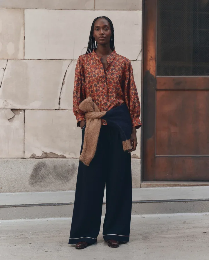 THE-GREAT-LOOK-17-THE-ASHLAND-TOP-GUILDED-POPPY-THE-MENSWEAR-TIPPING-TROUSER-PANT-NAVY-01664_720x.webp (Copy)