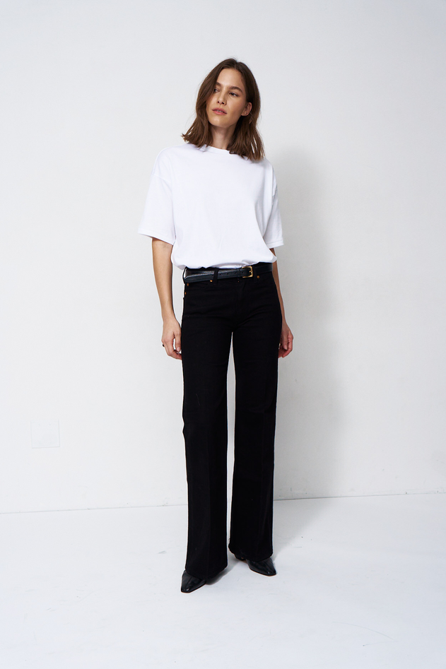 The Mid Rise Crease in Black