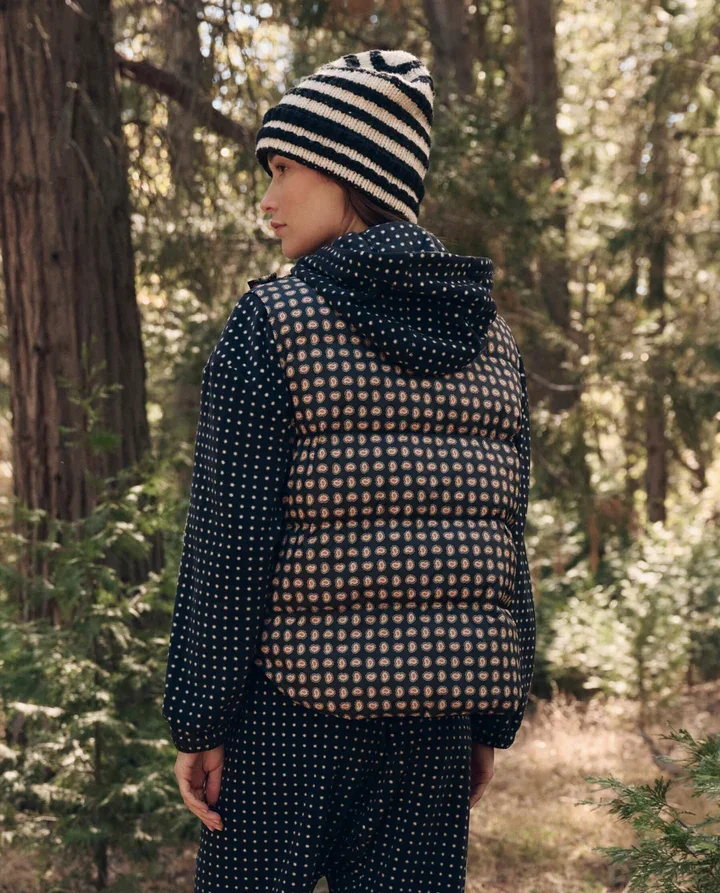 THE-GREAT-LOOK-17-THE-CAMPFIRE-HOODIE-BLACK-DOT-THE-CAMPFIRE-SWEATPANT-BLACK-DOT-THE-POLAR-VEST-BLACK-PAISLEY-0660_720x.webp