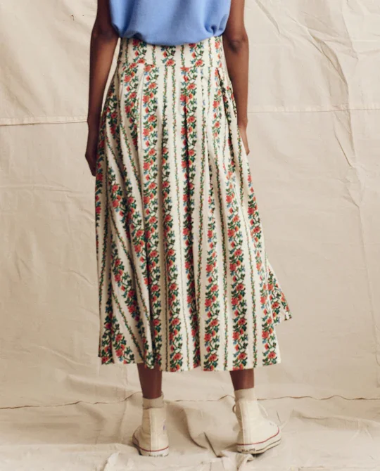 THE-GREAT-LOOK-130-THE-CASHMERE-PULLOVER-VEST-SOFT-BLUE-THE-REGENCY-SKIRT-TAPESTRY-FLORAL-48311_540x.webp (Copy)