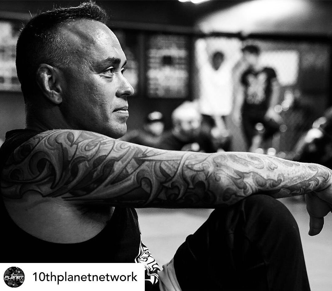 Honored to say the least to continue to learn from the one we lovingly refer to as &ldquo;Bossman&rdquo; @eddiebravo10 Posted @withregram &bull; @10thplanetnetwork Repost from @_ojophotos
&bull;
&ldquo;FREE Thinker&rdquo; 
.
Another one of my all-tim