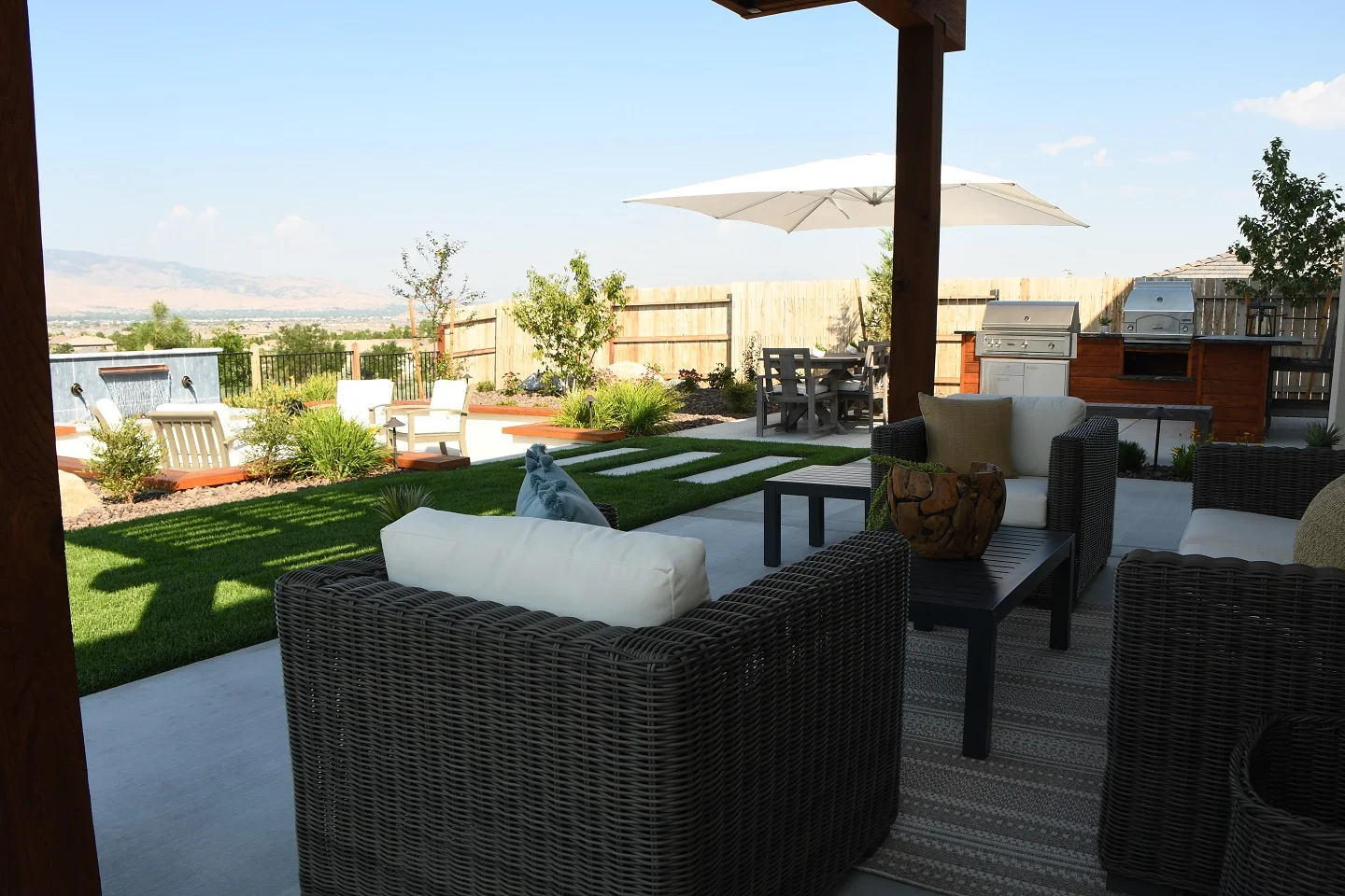 Sparks, NV patio with beautiful patio pavers and retaining wall