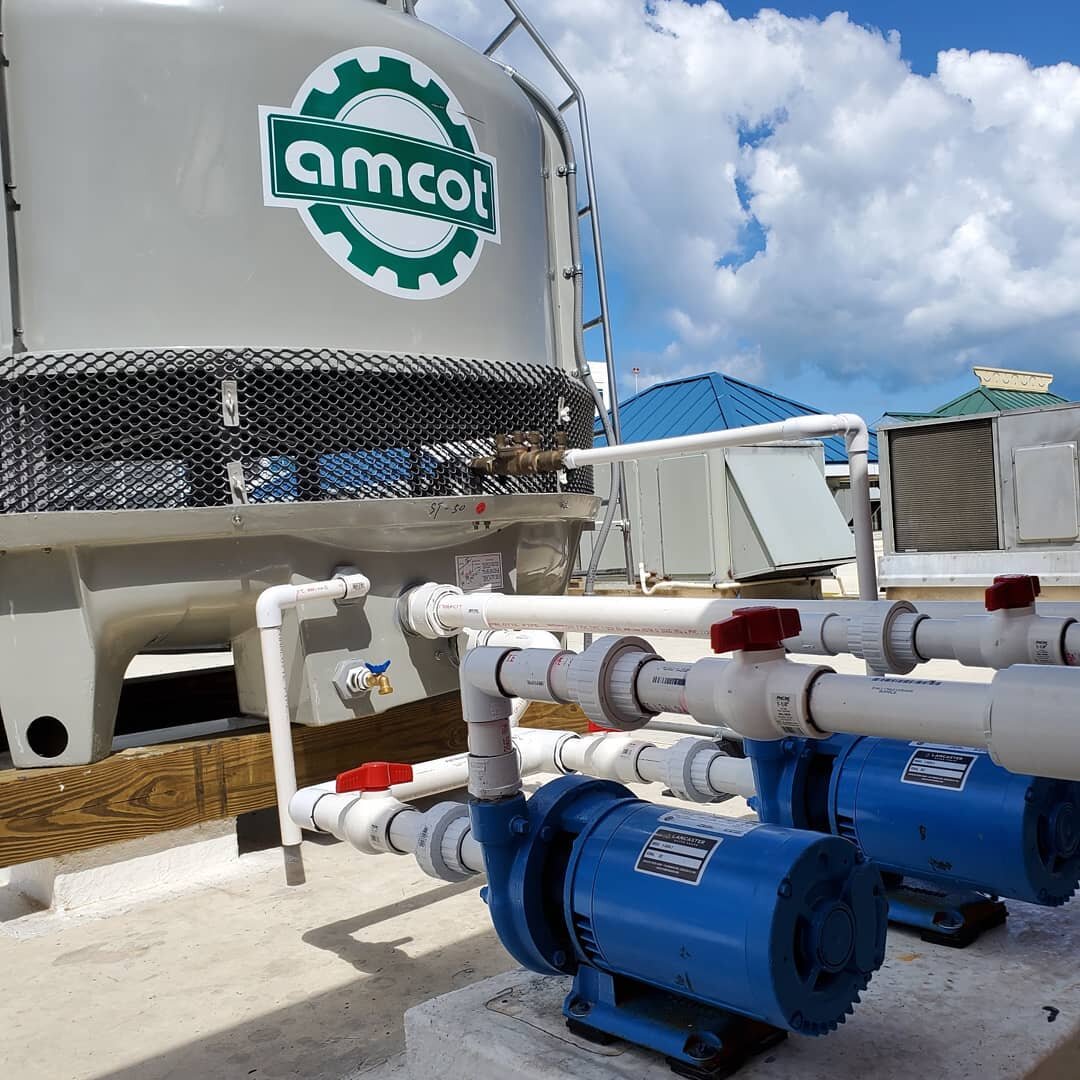 New AMCOT ST-50 cooling tower for our friends @mvillecaribbean in Grand Cayman. Running 15 water cooled Frosty Factory daiquiri machines. .
.
.
.
.
.
#lynxrefrigeration #refrigeration #plumbing #hvac #r22 #r410a #coolingtower #margaritaville #batonro