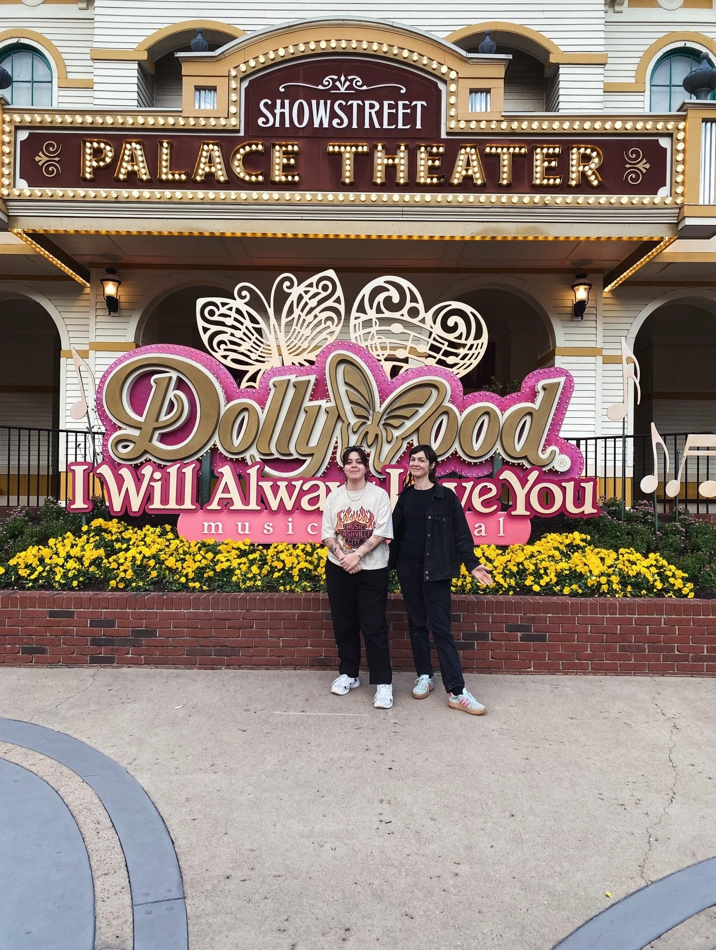 And finally Nashville/Dollywood pt. 2. 🪕🤠