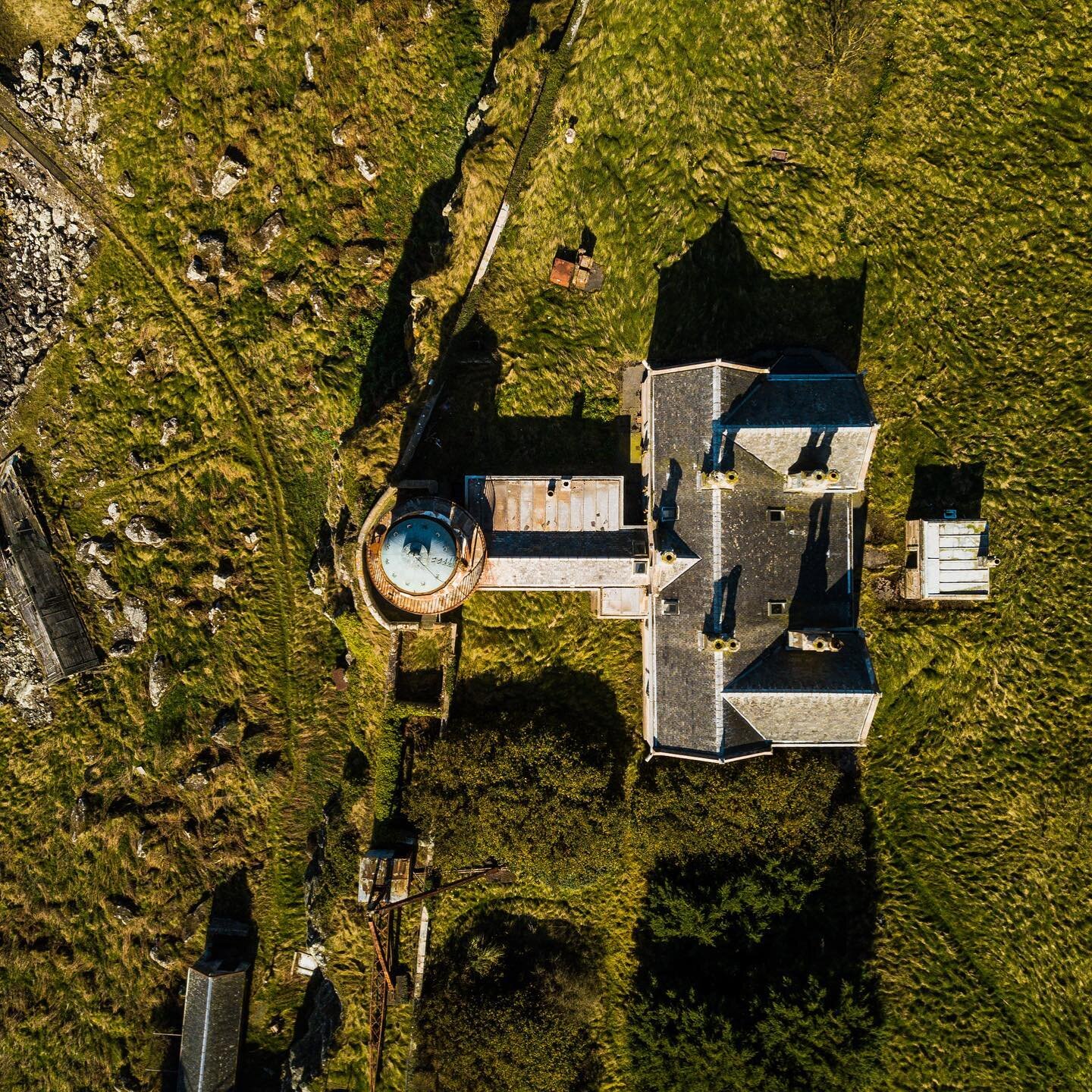 What a glorious day! A little top down view of #WeeCumbrae #Lighthouse today - it&rsquo;s a stunning building despite being very derelict now. #privatecharter #seatours #familydaysoutscotland #mustseascotland #ycw2020 @the_coig @visitscotland #visits