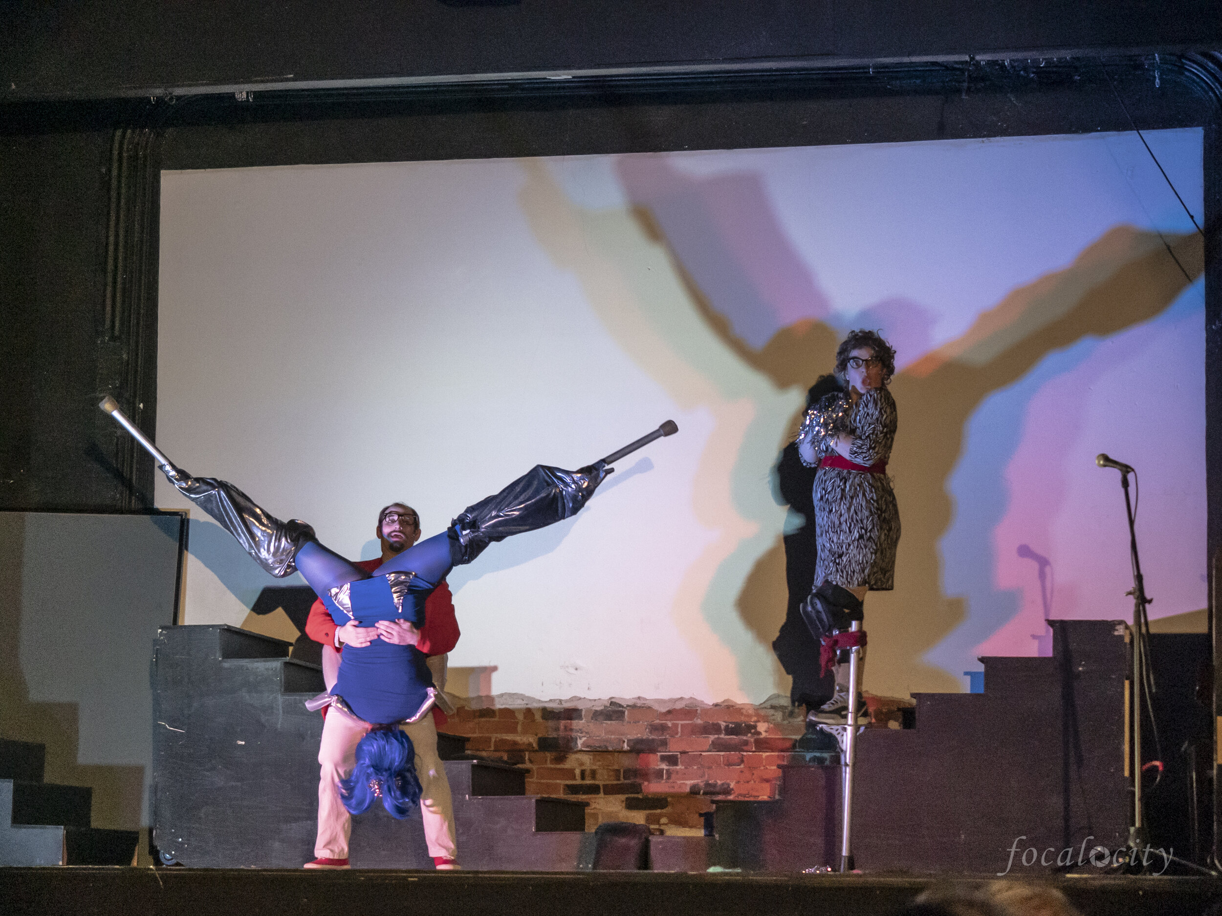  Vanita Butrsingkorn, Myque Franz &amp; Zita Nyarady in Cirque Du Poulet, photo by Lori Ryerson. 