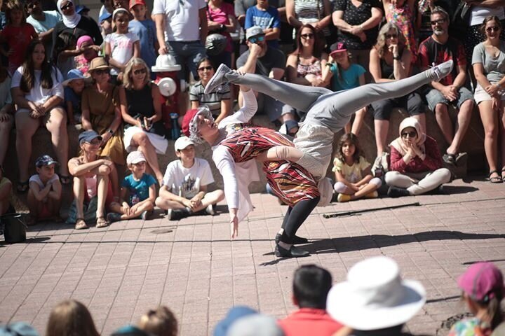  Natalie Parkinson Dupley (Gladys) and Emily Hughes (Esther) in The Stupendous Silver Sisters at Ottawa Buskerfest, photo by Yves Elou Légaré 