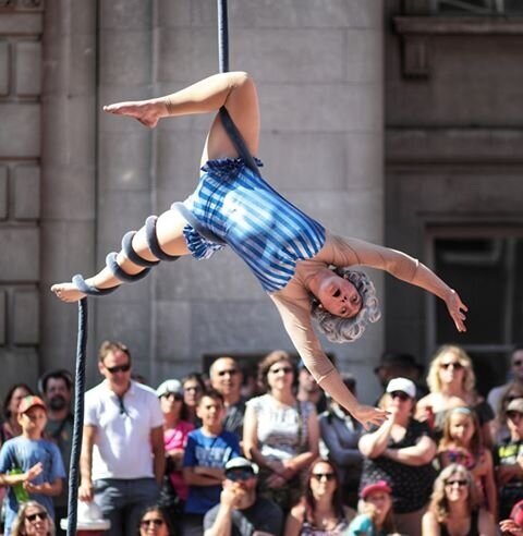  Natalie Parkinson Dupley as Gladys in The Stupendous Silver Sisters at Ottawa Buskerfest, photo by Yves Elou Légaré 