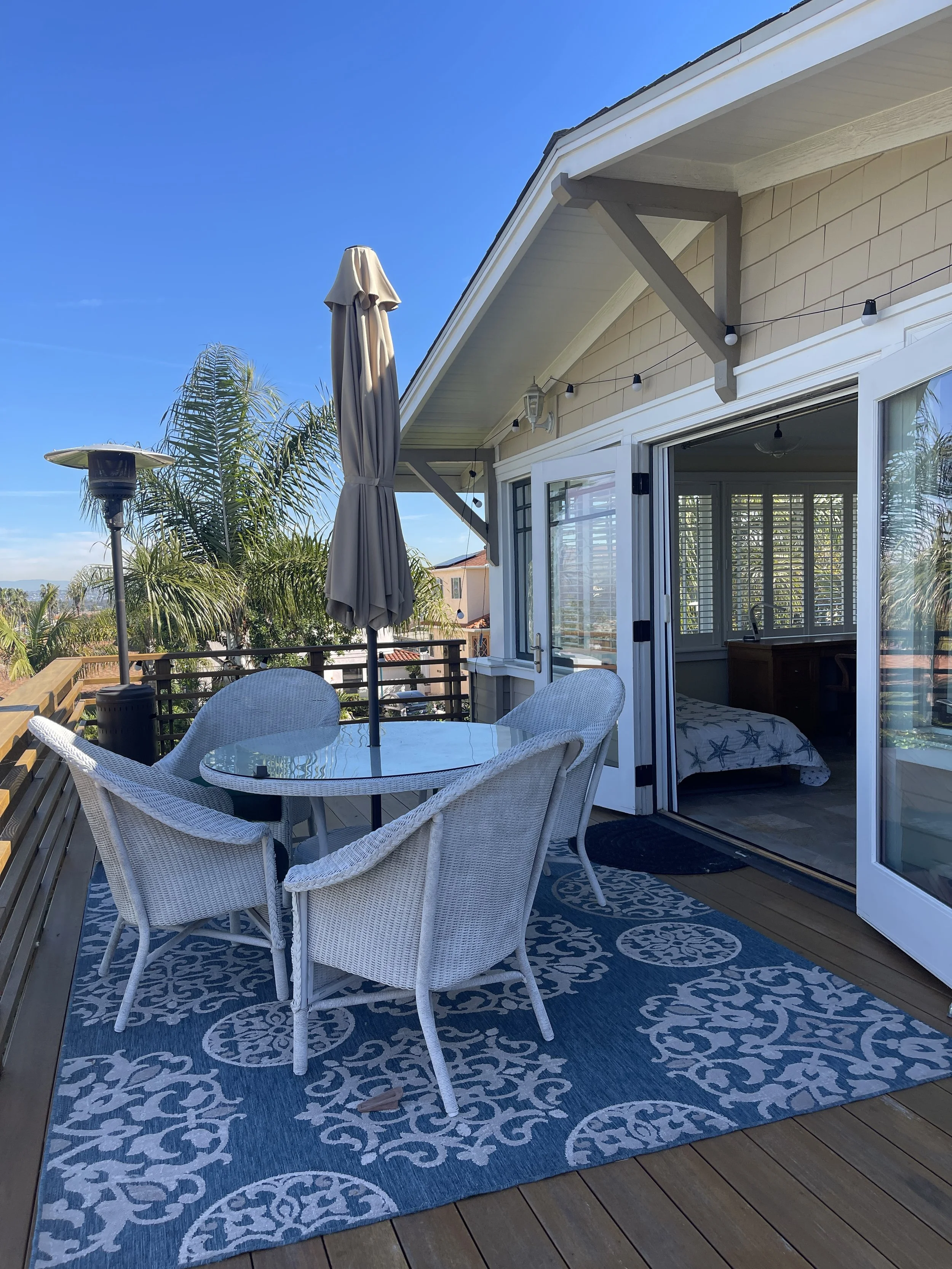 Patio Table and Chairs.JPG