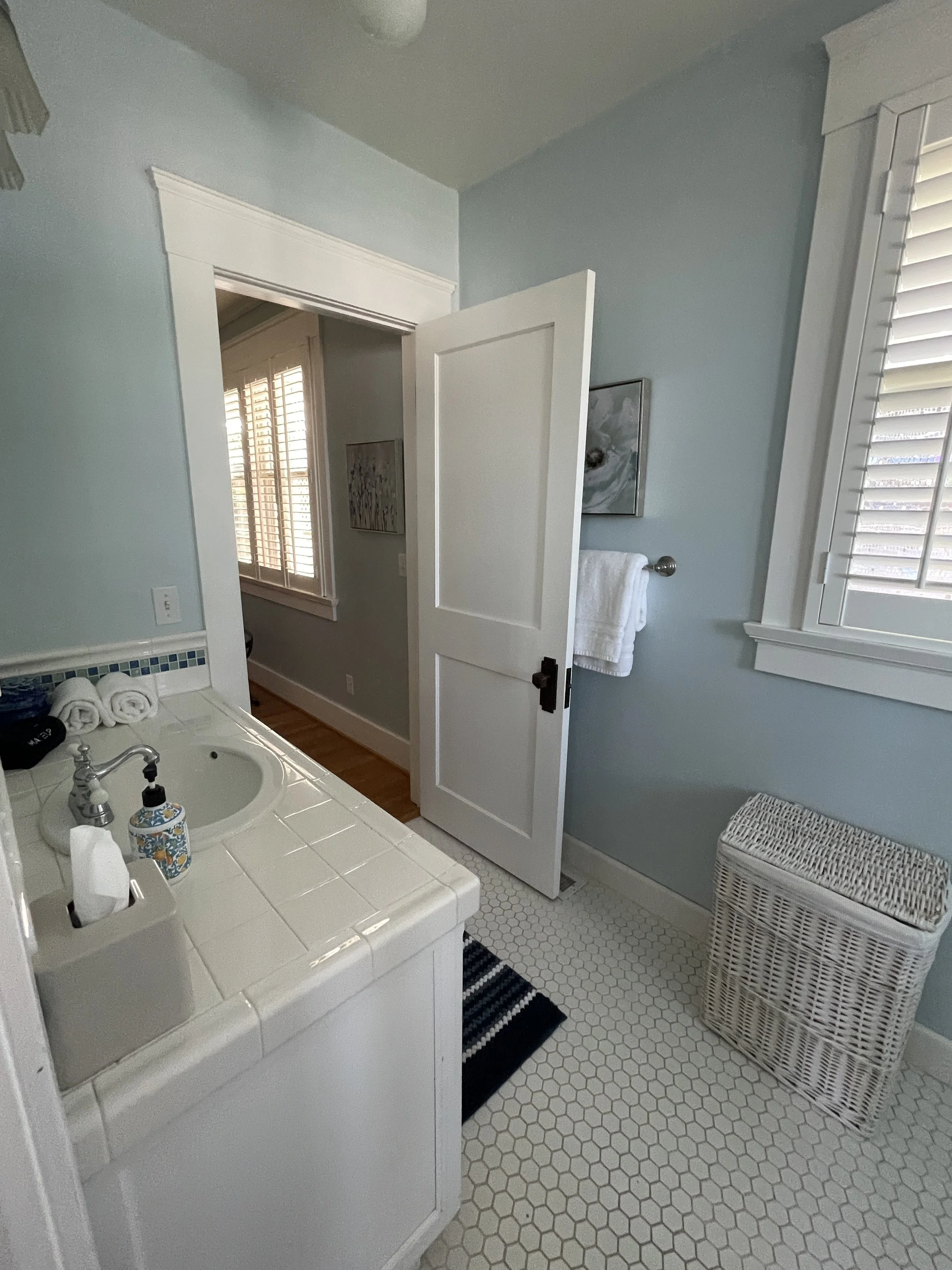 Blue Room – Shared Bath