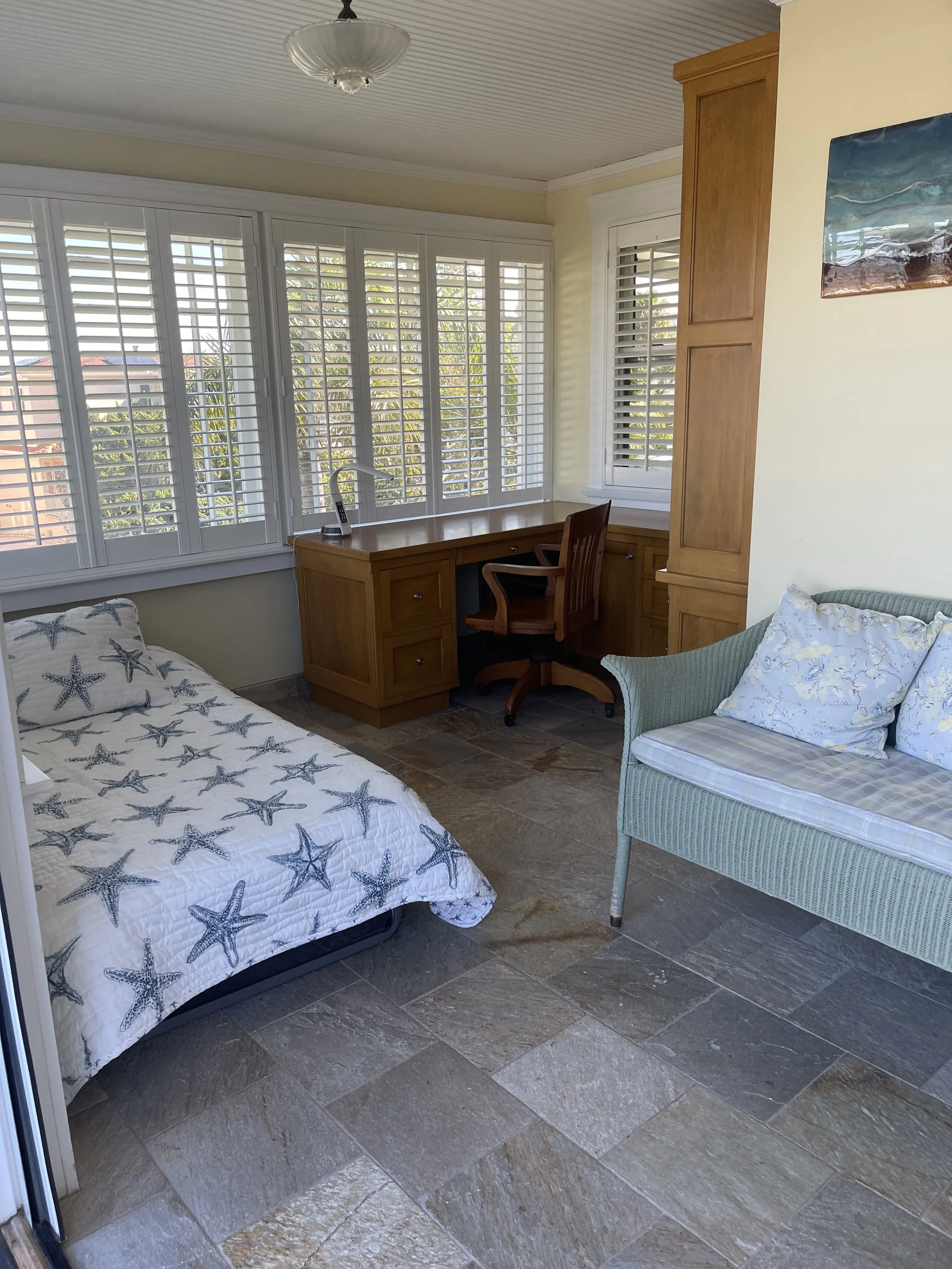 Twin Bedroom Office Desk.JPG