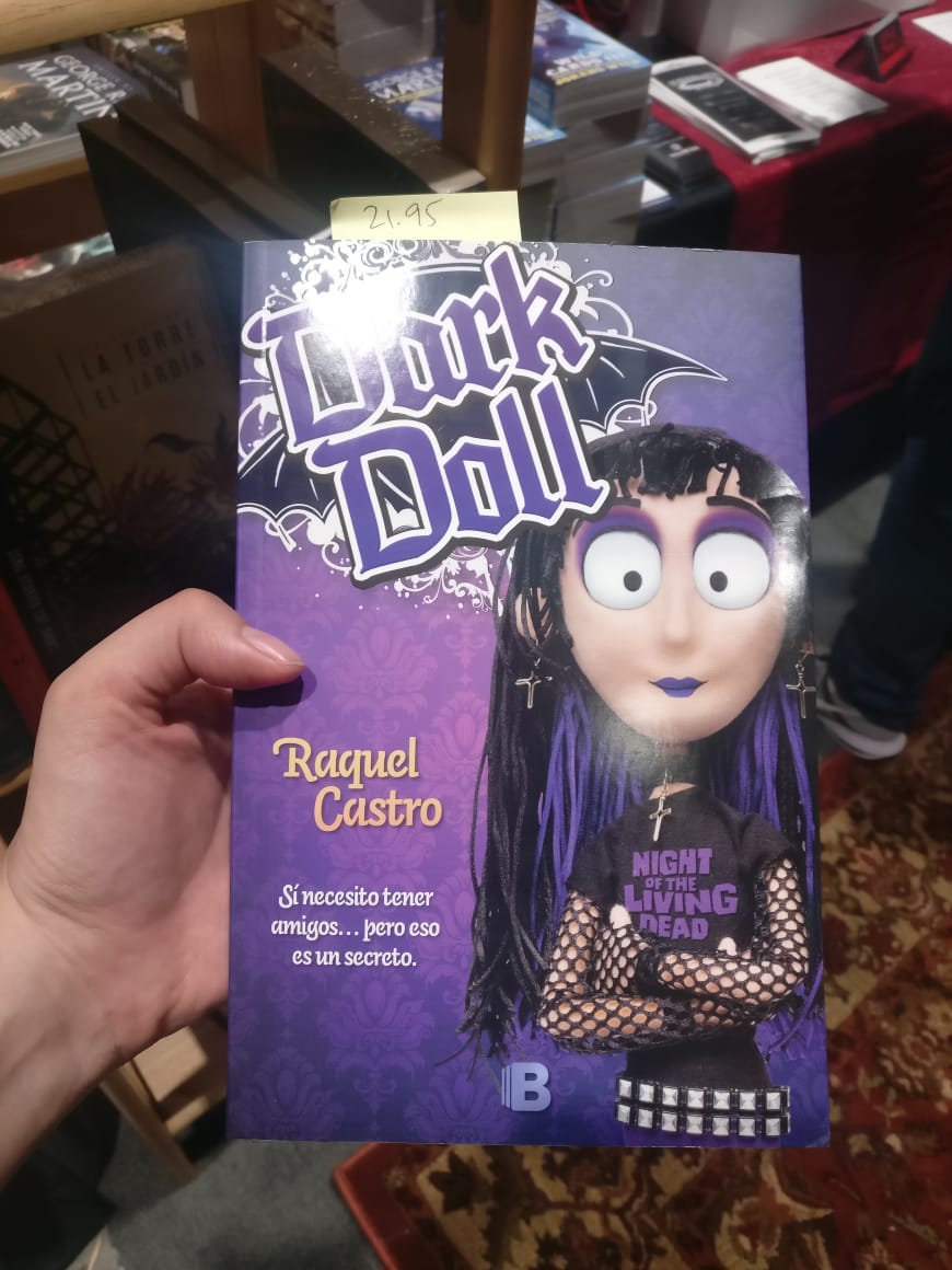 Dark Doll by Raquel Castro for sale at Worldcon 76 (Photo by Alberto Chimal)