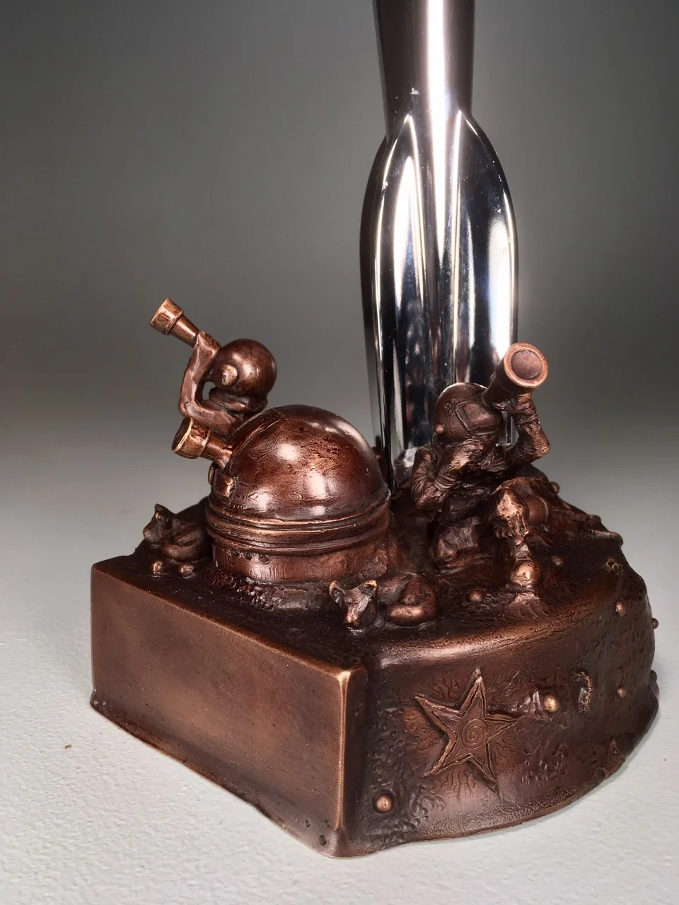 2018 Hugo Award base deigned by Sara Felix and Vincent VIllafranca (Sent by Sara Felix; photo by Vincent Villafranca)