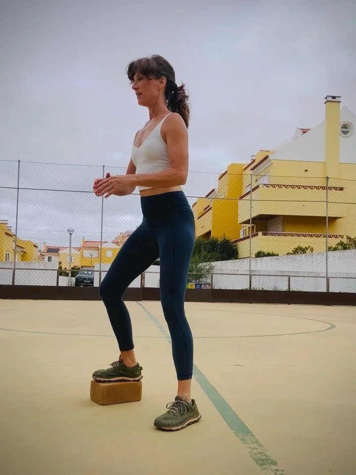 Here&rsquo;s your Sunday energizing bodyweight workout!  Save it. Share it. Reach out if you want to join us live Sundays 10:30am and Wednesdays 6:00pm. 

Sunday 30 Aug - The Pause Strength Training 
Warm up
-Bear crawl
-Kneel to squat
-Lunge twist

