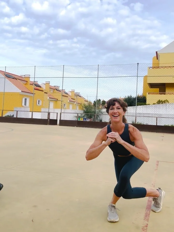 It&rsquo;s amazing how much you can do with minimal equipment and just bodyweight. Here&rsquo;s your weekend workout!  Let me know how it goes! 

Sunday 27 Sept 
The Pause Power training!

X3
Squat to curtsy squat 10ea
Cossack to balance 10ea
Shrimp 