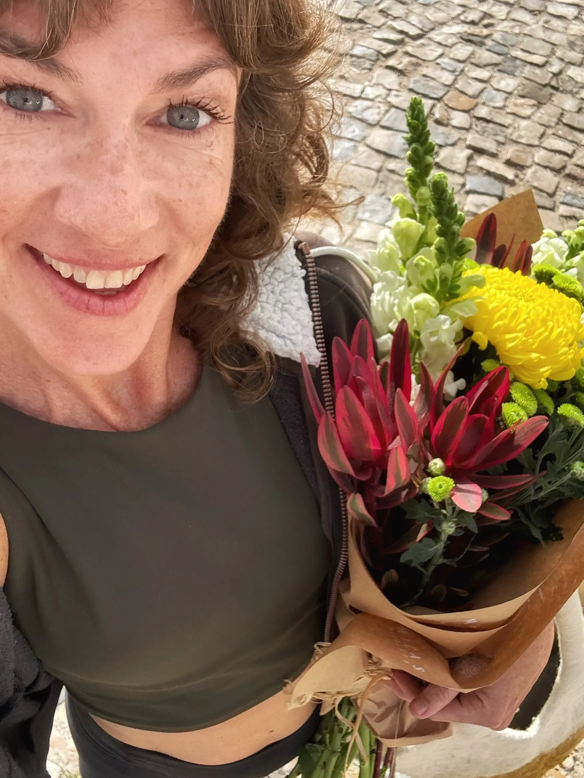 Hunter moon is my moon in name and season (and sign!) Enjoying my hunt for hidden treasures and opportunities to clear more space. 💐 The flowers are my gift and visual reminder of my new intent. 

Seasonally I sit and look at how I&rsquo;m spending 