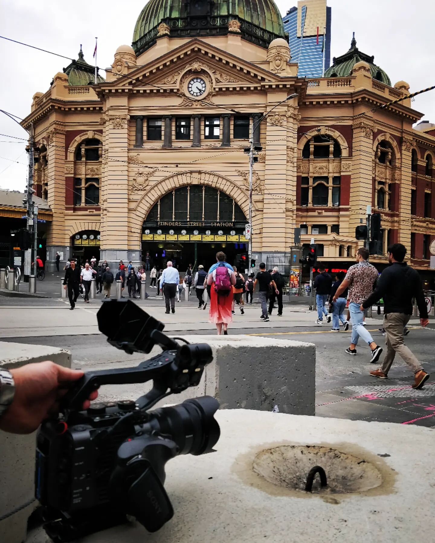 The Sony FX6 is the perfect light weight package for interstate travel. #melbourne
#flindersstreetrailwaystation 
.
.
.
.
#sonyfx6 #fullframe #videoproduction #videography #fx6 #portable #travellife #travelvideography #travellight #camerlife #sonyalp