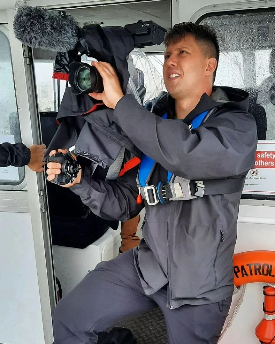 On the harbour today. Rain, surf and incredible views with a slight feeling of sea sickness. Most importantly it was a lot of fun. 😅😱🌊
#sonyfx6 #sydneyharbour
.
.
.
.
#videoproduction #videography #fullframevideo #fullframe #slog3cinetone #slog3 #