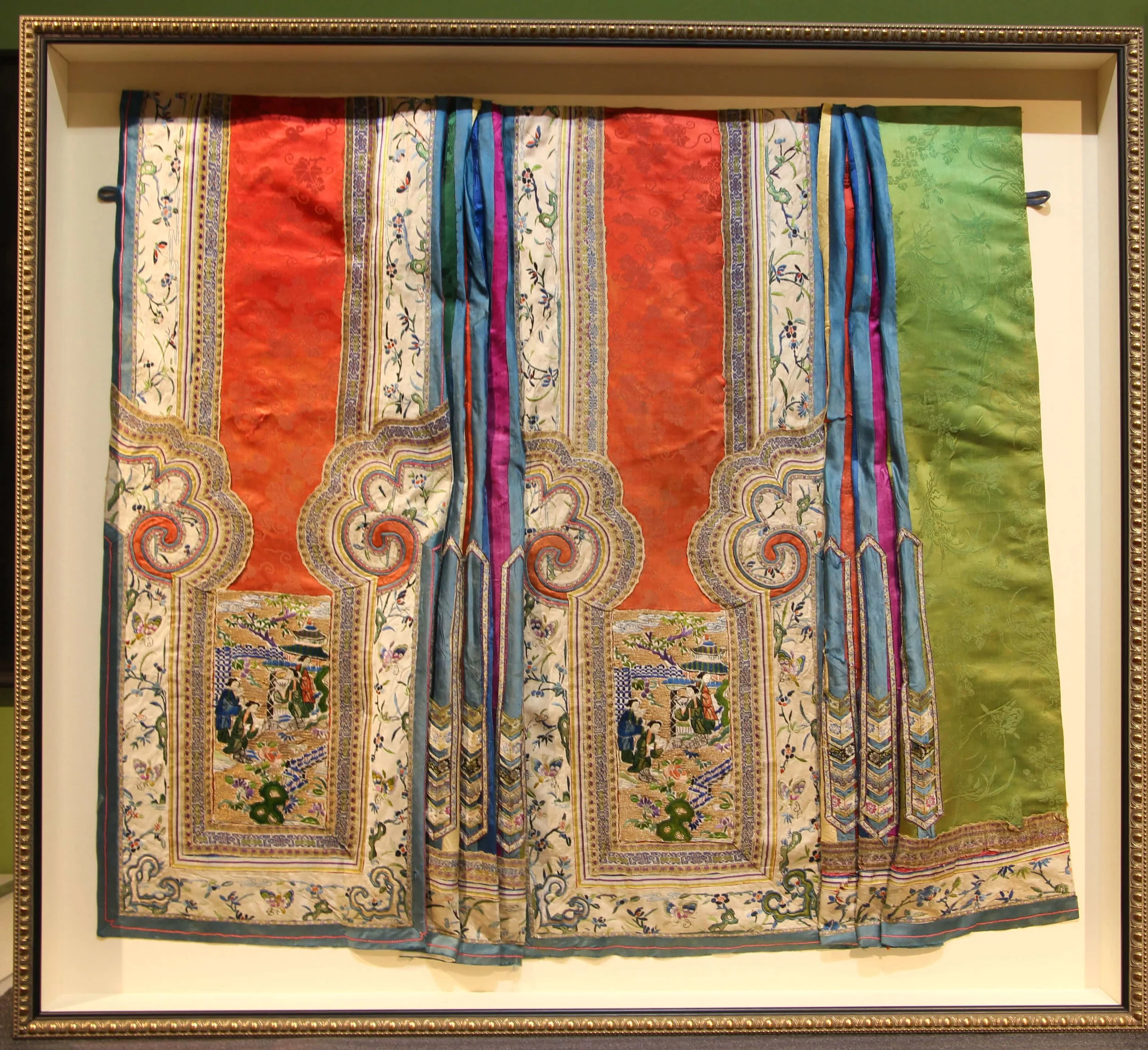 custom-framing-for-fabric.jpg