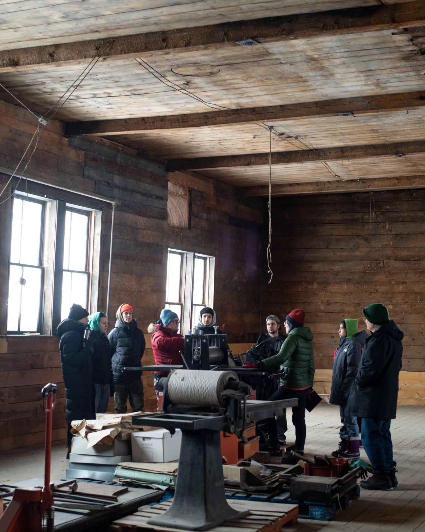 Yesterday's warmer weather called for a field trip to the Dawson Daily News to learn a bit about the history of print and publishing in the Klondike. 📰 
Built in 1901, the DDN is one of Dawson's many historic buildings, and at the height of the gold